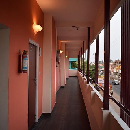 Ak Sea View Residency Hotel Пондичери Екстериор снимка