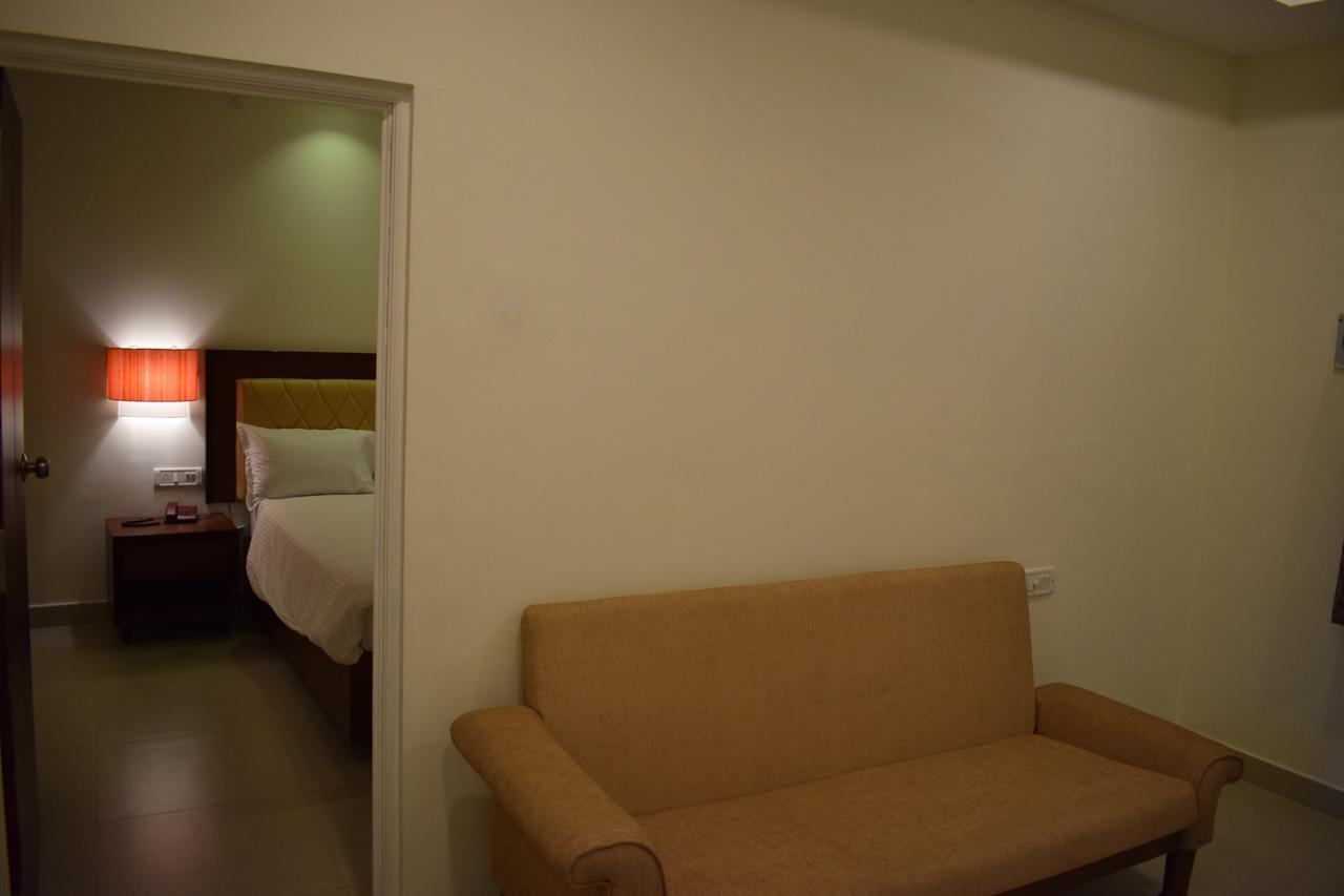 Ak Sea View Residency Hotel Пондичери Стая снимка