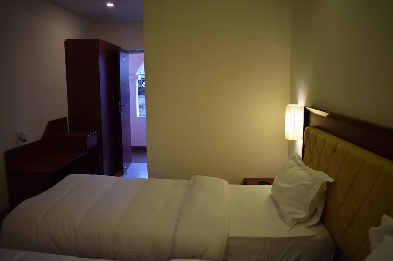 Ak Sea View Residency Hotel Пондичери Стая снимка