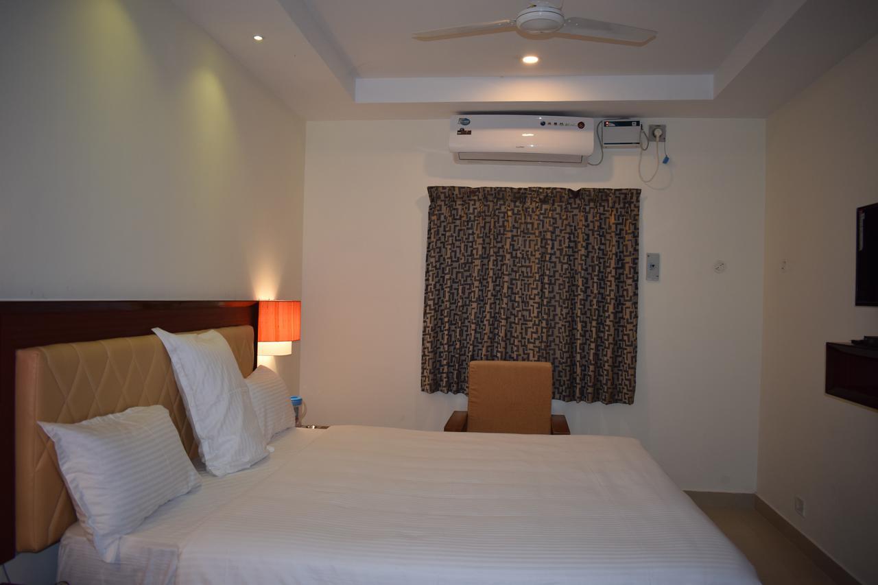 Ak Sea View Residency Hotel Пондичери Екстериор снимка