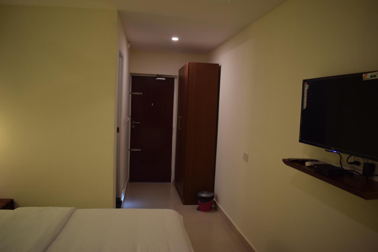 Ak Sea View Residency Hotel Пондичери Екстериор снимка