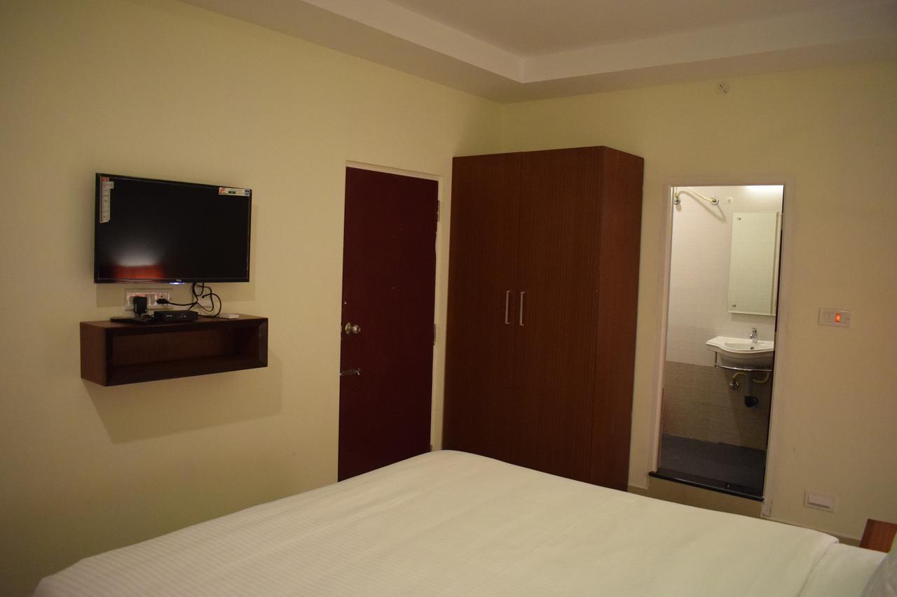 Ak Sea View Residency Hotel Пондичери Екстериор снимка