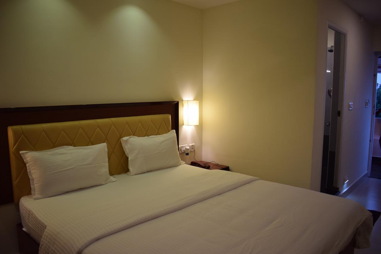 Ak Sea View Residency Hotel Пондичери Екстериор снимка